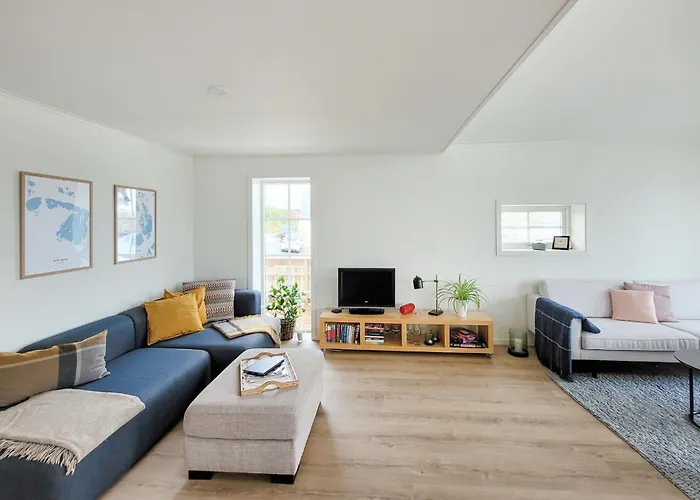 Vakantiehuis 3 Bedroom Lovely In Stolmen *