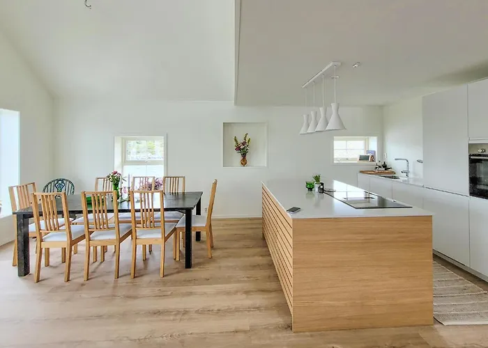 3 Bedroom Lovely In Stolmen Vakantiehuis