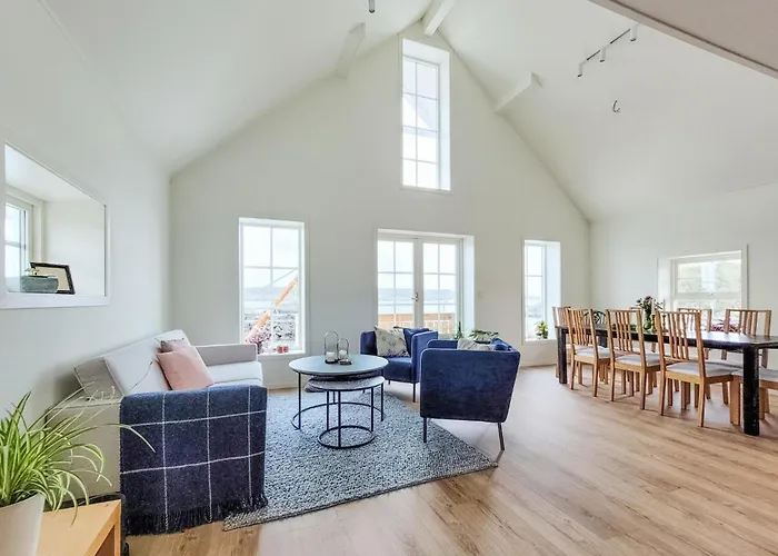 3 Bedroom Lovely In Stolmen