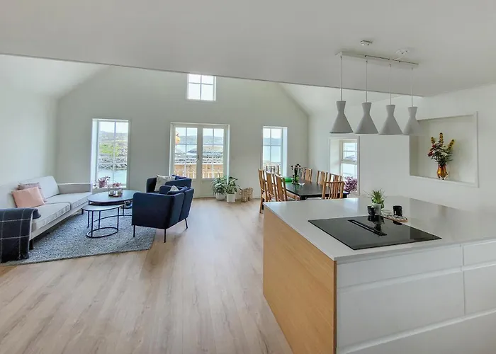 3 Bedroom Lovely In Stolmen *